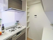 【東京都/新宿区四谷】ビラカーサ四谷四丁目 収納：キッチン横