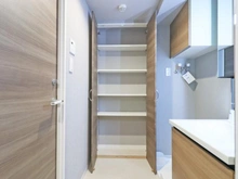 【東京都/新宿区四谷】ビラカーサ四谷四丁目 収納：洗面室部分