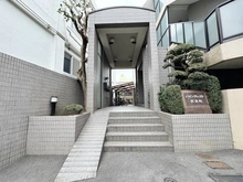 【東京都/新宿区南元町】パインクレスト信濃町 アプローチ