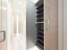 【東京都/板橋区熊野町】秀和大山レジデンス 収納：下足入れ