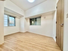 【東京都/新宿区市谷本村町】エステムプラザ市谷外濠公園 洋室