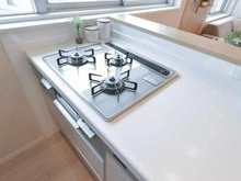 【東京都/新宿区弁天町】牛込中央マンション キッチン：三口コンロ