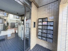 【東京都/新宿区市谷薬王寺町】スカイコート市ヶ谷第3 エントランス