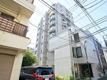 【東京都/新宿区早稲田町】アージョ早稲田 外観：写真中央　奥