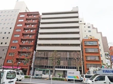 【東京都/新宿区新宿】ニューローレルマンション 外観：写真中央