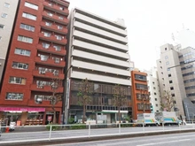 【東京都/新宿区新宿】ニューローレルマンション 外観：写真中央