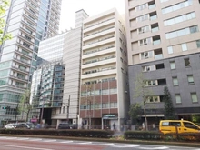 【東京都/千代田区麹町】麹町ロイヤルマンション 外観：写真中央