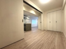 【東京都/新宿区市谷本村町】ホワイトレジデンス 洋室：奥：LDK