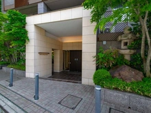 【東京都/新宿区市谷仲之町】パークコート市ヶ谷ノーブルヒルズ エントランス