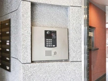 【東京都/新宿区弁天町】アールヴェール新宿弁天町 エントランス：オートロック付き