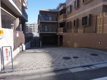 【東京都/新宿区南元町】日神パレステージ信濃町 共用部：駐車場入口