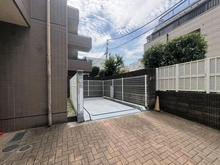 【東京都/新宿区市谷仲之町】プリンスハイツ市ヶ谷 駐車場：有償