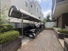 【東京都/新宿区市谷仲之町】プリンスハイツ市ヶ谷 駐輪場：有償