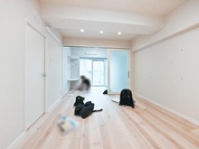 【東京都/新宿区中落合】マンション中落合ガーデニア リビング・ダイニング：2026年10月　リフォーム工事中のため残置物あり
※奥：洋室
