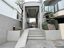 【東京都/新宿区南元町】パインクレスト信濃町 アプローチ