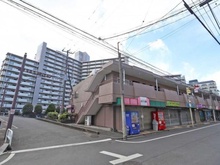 【東京都/北区東十条】東十条サンハイツ A棟  外観：写真奥