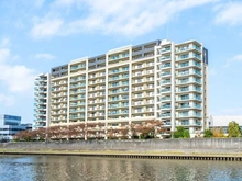 【東京都/北区浮間】ヴェレーナシティ　パレ・ド・プラージュ 外観：リバーサイドに佇む総戸数175戸のビッグコミュニティ