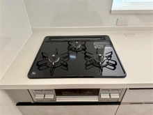 【東京都/北区赤羽】マンション初穂赤羽 キッチン：三口コンロ