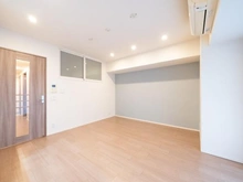 【東京都/北区赤羽南】ザ・パークハウス赤羽イーストウイング リビング・ダイニング：約11帖のリビングダイニング（一部に床暖房あり）