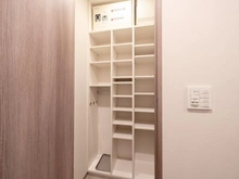 【東京都/北区赤羽南】ザ・パークハウス赤羽イーストウイング 玄関：玄関収納