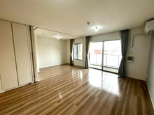 【東京都/北区赤羽南】ローレルコート赤羽 リビング・ダイニング：洋室扉開扉時