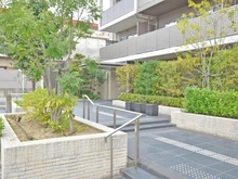 【京都府/京都市山科区椥辻西浦町】プレミスト山科椥辻ザ・テラス エントランス