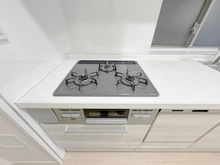 【京都府/京都市上京区堀川通寺之内上る】コスモ堀川寺之内 キッチン：三口コンロ