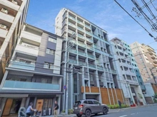 【京都府/京都市中京区西洞院通錦小路下る】ファヴィエ四条西洞院 外観：写真中央の建物