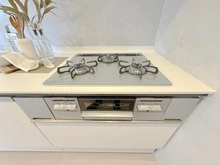 【京都府/京都市中京区堺町通姉小路下る】メロディーハイム堺町 キッチン：三口コンロ