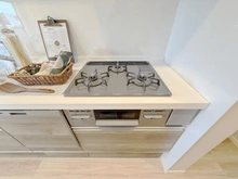 【京都府/京都市上京区大宮通今出川下る】サンヴェール京都西陣 キッチン：三口コンロ