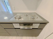 【京都府/京都市上京区河原町通広小路下る】ローレルコート京都御所東 キッチン：三口コンロ