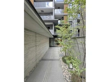 【京都府/京都市下京区東洞院通五条上る】レ・ジェイド京都東洞院 アプローチ