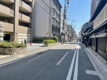 【京都府/京都市中京区室町通姉小路下る】藤和三条室町ホームズ 前面道路