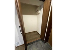 【京都府/京都市左京区岡崎円勝寺町】グランドヒルズ岡崎神宮道 収納：玄関