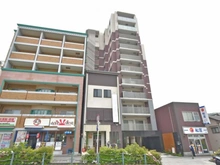 【京都府/京都市山科区安朱中小路町】ファインフラッツ京都山科 外観：写真中央の建物