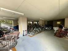 【京都府/京都市左京区上高野西氷室町】パーク・ハイム宝ヶ池銀杏館 駐輪場