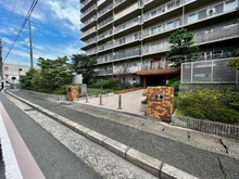 【京都府/京都市南区東九条西河辺町】コープ野村京都南 エントランス