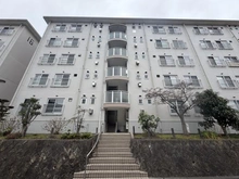 【京都府/長岡京市八条が丘】長岡天神ハイツ 17号棟 外観：全1棟/右側