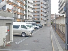 【京都府/京都市右京区西京極佃田町】エスリード西京極 アプローチ・駐車場
