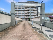 【京都府/京都市下京区綾小路通大宮西入】ユニロイヤル四条大宮 エントランス