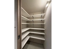 【兵庫県/神戸市中央区中山手通】ローレルトアスクエア 収納：シューズインクローゼット