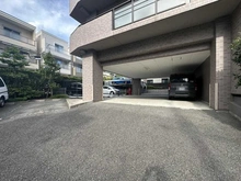 【兵庫県/神戸市中央区熊内町】ステイツ神戸熊内町 駐車場