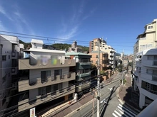 【兵庫県/神戸市中央区中山手通】ワコーレ神戸中山手エンブレム 眺望：6.3帖のお部屋に隣接するバルコニーからの眺望です。