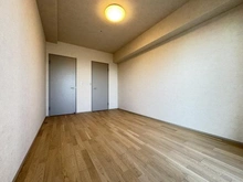 【兵庫県/神戸市中央区下山手通】Burillia Tower神戸元町 洋室：約7.5帖のお部屋です。
