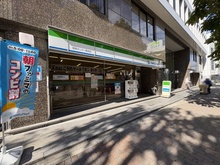 【兵庫県/神戸市中央区磯辺通】ワコーレ神戸三宮トラッドタワー ファミリーマート貿易センター駅前店（現地より約121m）