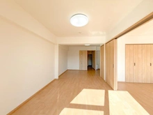 【東京都/江東区枝川】リバーサイドタウン木場南スカイハイツ LDK：扉開放時
（右）洋室