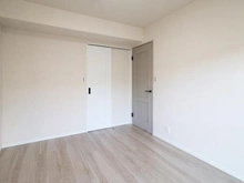 【神奈川県/横浜市神奈川区反町】ベルハウス横浜反町 洋室：約6.3帖