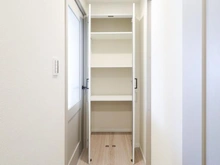 【神奈川県/横浜市神奈川区反町】ベルハウス横浜反町 収納：廊下部分
