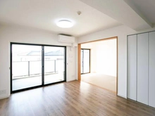 【神奈川県/横浜市旭区白根】レーベンリヴァーレ横濱鶴ヶ峰ヒルズ リビング・ダイニング：右奥：和室