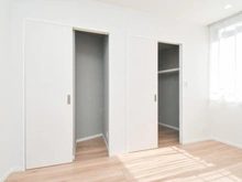 【神奈川県/横浜市都筑区仲町台】プロムナード仲町台9号棟 収納：左：収納
右：ウォークインクローゼット